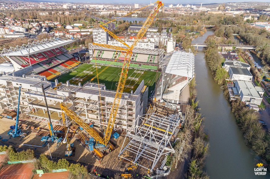 Demag CC 3800-1 lifts new stand at football stadium